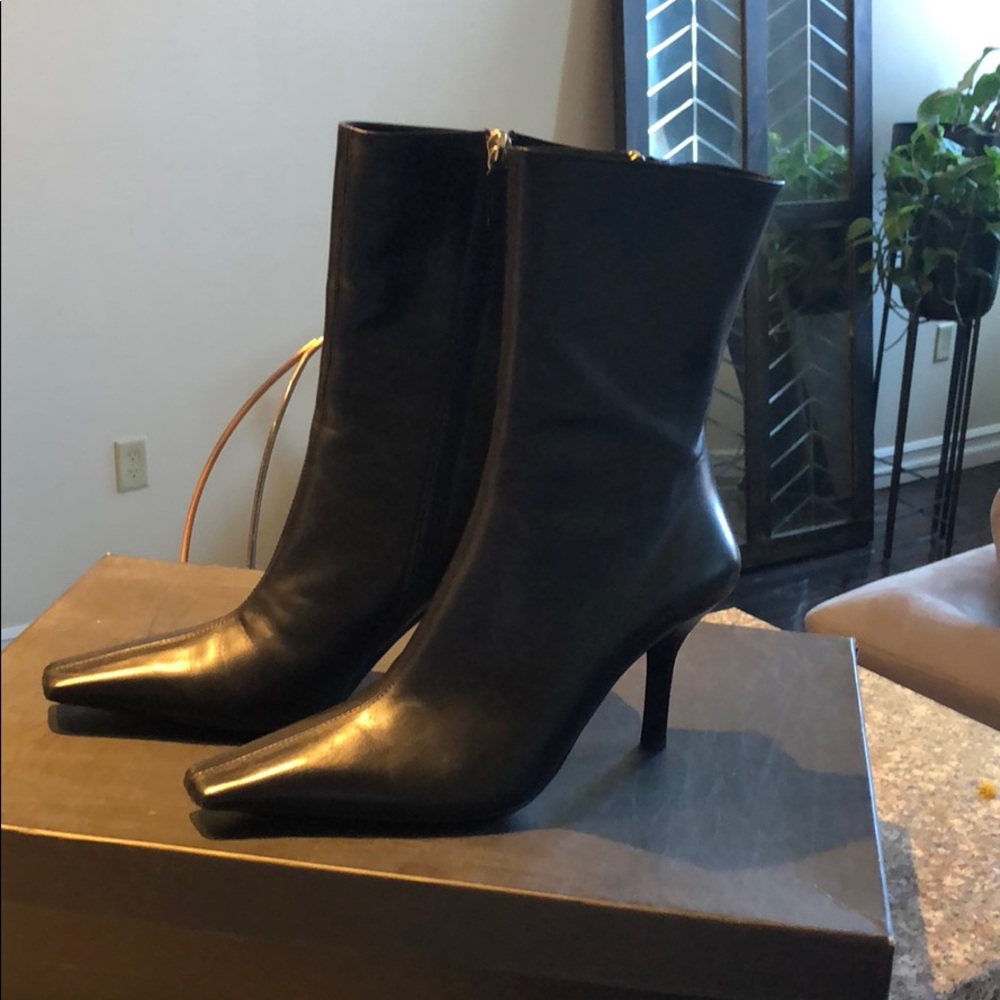 Authentic Gucci Zippered Black Heeled Boots